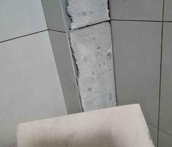 黄梅瓷砖空鼓维修公司分享下厨房瓷砖脱落的补救措施。